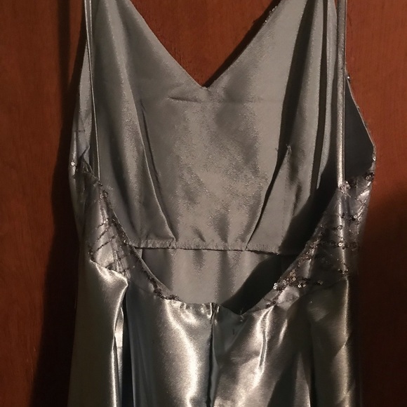 A sky blue silky dress - Picture 4 of 5